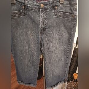 1 of 2 Gloria Vanderbilt Mid-rise Bermuda Short